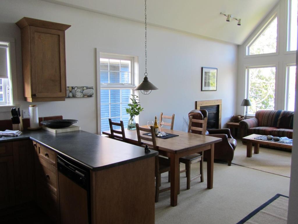 203 At Water'S Edge Apartment Ucluelet Phòng bức ảnh